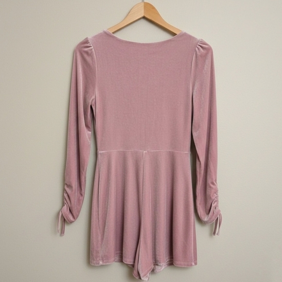 ​URBAN OUTFITTERS Velvet Wrap Romper/Skort - Dusty Pink - Size Small - Picture 5 of 7